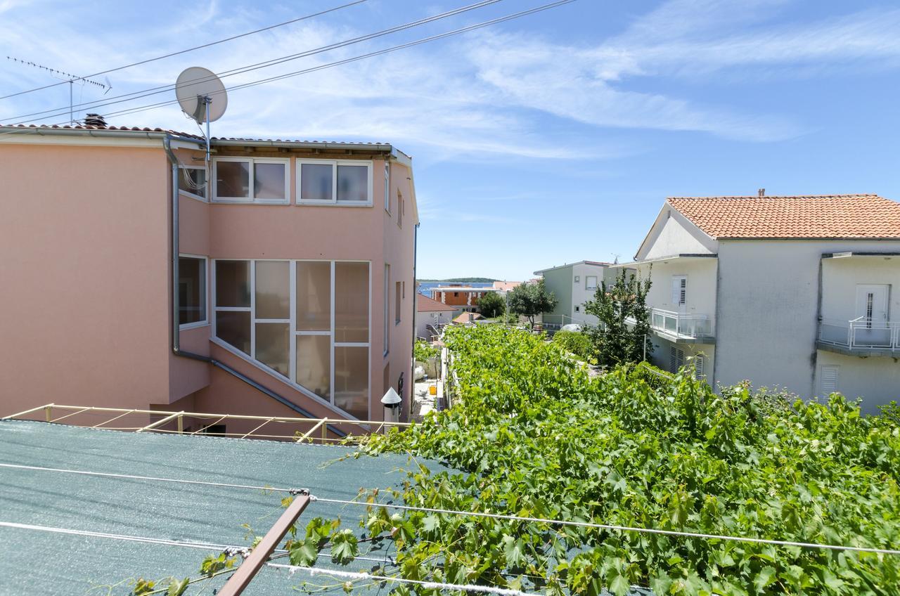 Apartment Eva P. Primosten Exterior photo